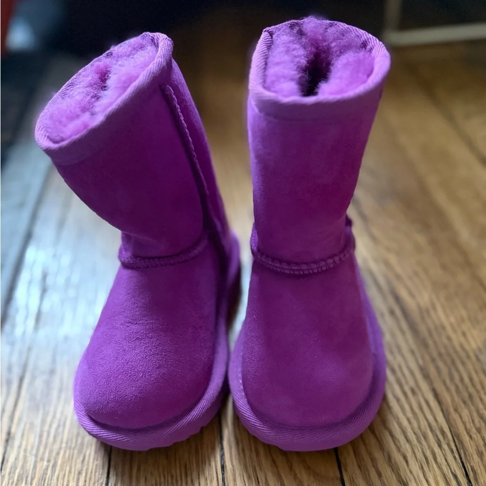 UGG Purple Shearling Boots - Size 6 - NWOB